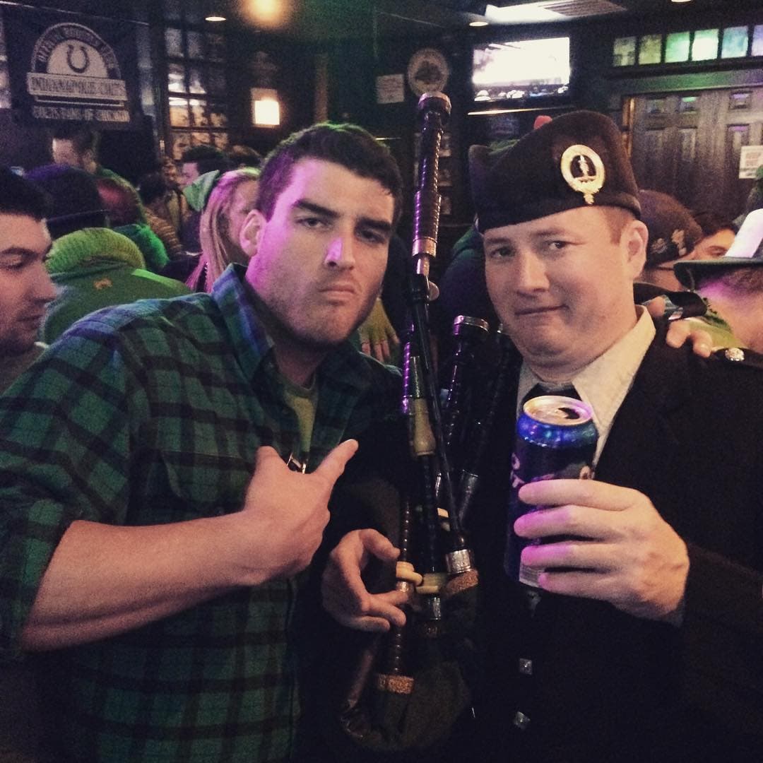 <a href="https://people.com/tv/bachelorette-contestant-tyler-gwozdz-dead/" target="_blank">People</a> reportó que, en la llamada, se escuchó que la mujer estaba tratando de localizar Narcan, un aerosol nasal que puede ayudar a revertir una sobredosis de opioides.