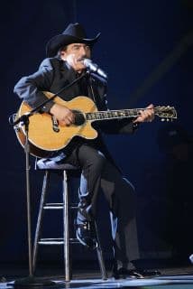 Joan Sebastian disfruta de su público a pesar del cáncer