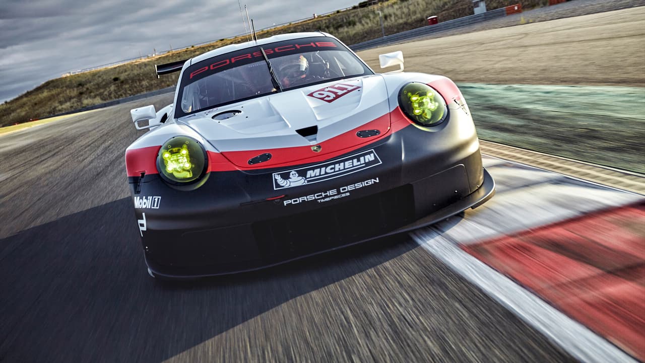 El primer desafìo en pista para el 911 RSR será el 28 y 29 de enero en las 24 Horas de Daytona, en tanto que en Europa, la temporada del WEC comienza el 16 de abril en el histórico circuito de Silverstone, en Inglaterra. Las 24 Horas de Le Mans se correrán del 17 al 18 de junio del año próximo.
