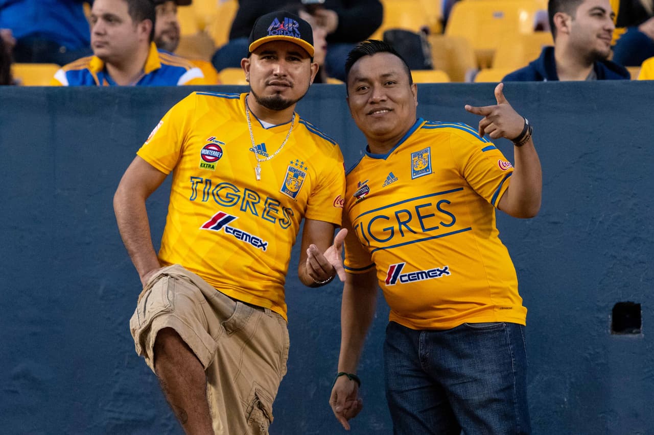 Este fue el color y el ambiente antes del silbatazo inicial en la Ida de la Semifinal por la Liga Campeones de Concacaf entre Tigres y Santos Laguna en el Estadio Universitario, en Monterrey.