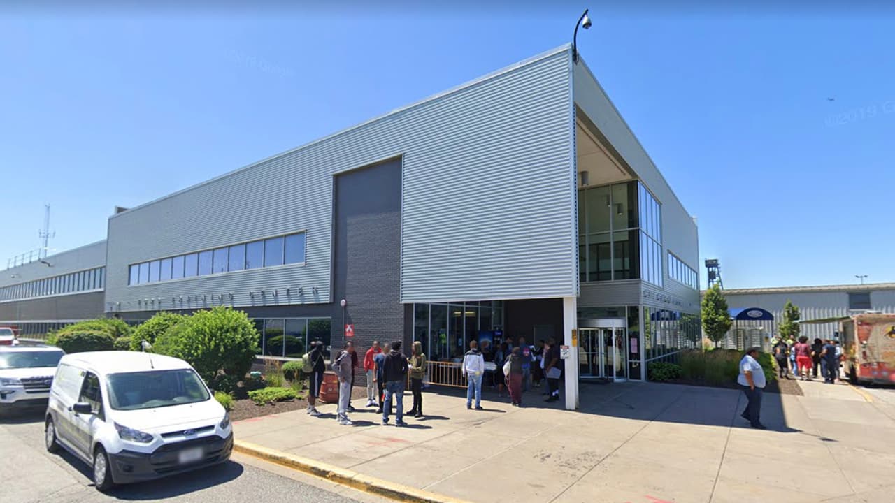 A un día de su reapertura, cierran planta Ford en Chicago por un contagio de coronavirus