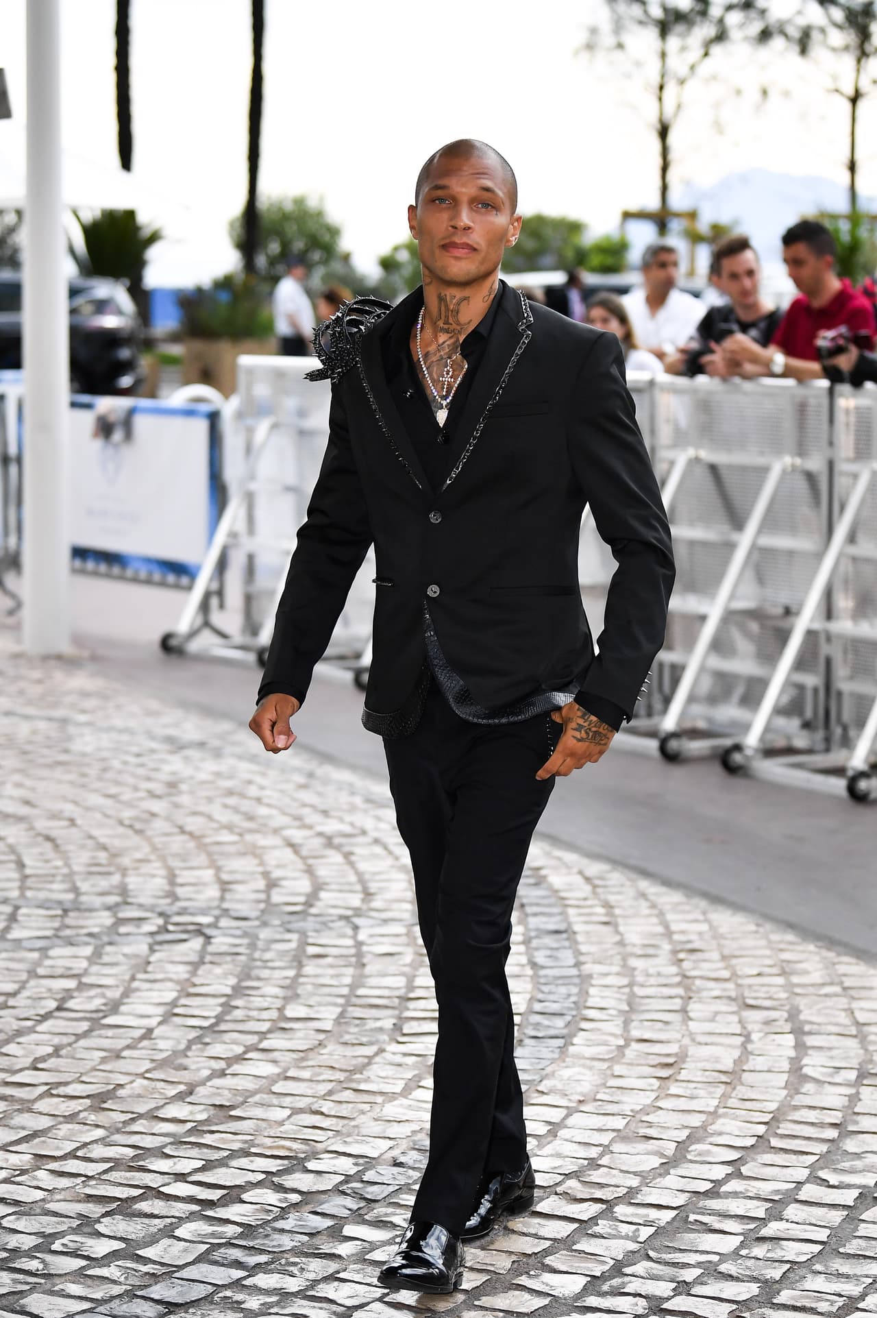 Jeremy Meeks estuvo presente en la alfombra roja del Festival de Cannes y la manera en que lo hizo llamó la atención de los fotógrafos.