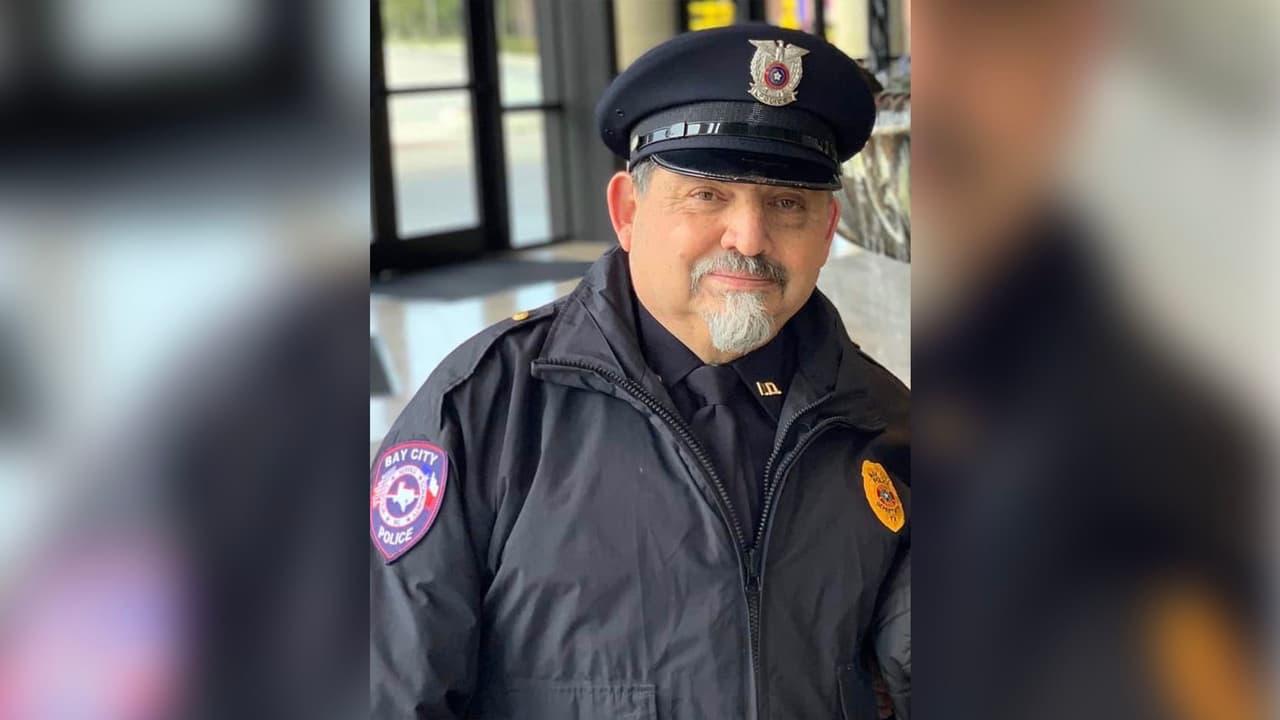 Piden rezar por la salud de un oficial de la policía de Bay City que lucha contra el coronavirus