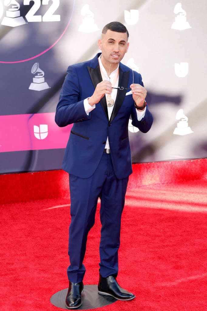 El cantante cubano
<b>Lenier</b> así posó en la alfombra roja de los Latin GRAMMY 2022.