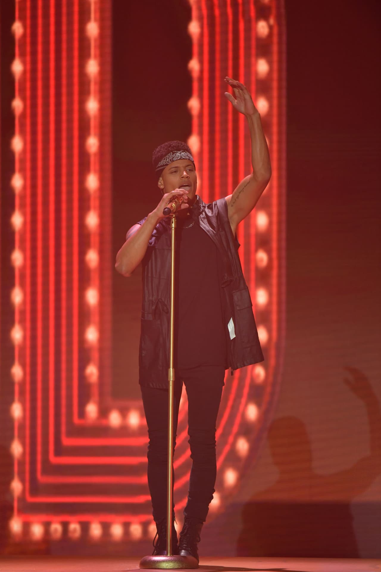 Cantaron "De pies a cabeza" de Maná Ft. Nicky Jam y el público enloqueció con esta boy band.