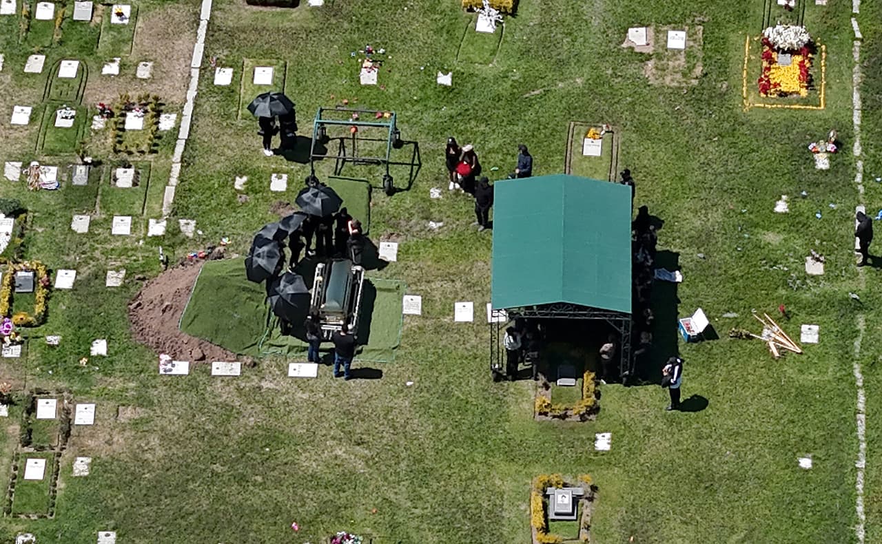 El cuerpo de Nemesio Oseguera fue sepultado en el cementerio Recinto de la Paz, en Zapopan, en una ceremonia privad realizada el 2 de marzo del 2026.