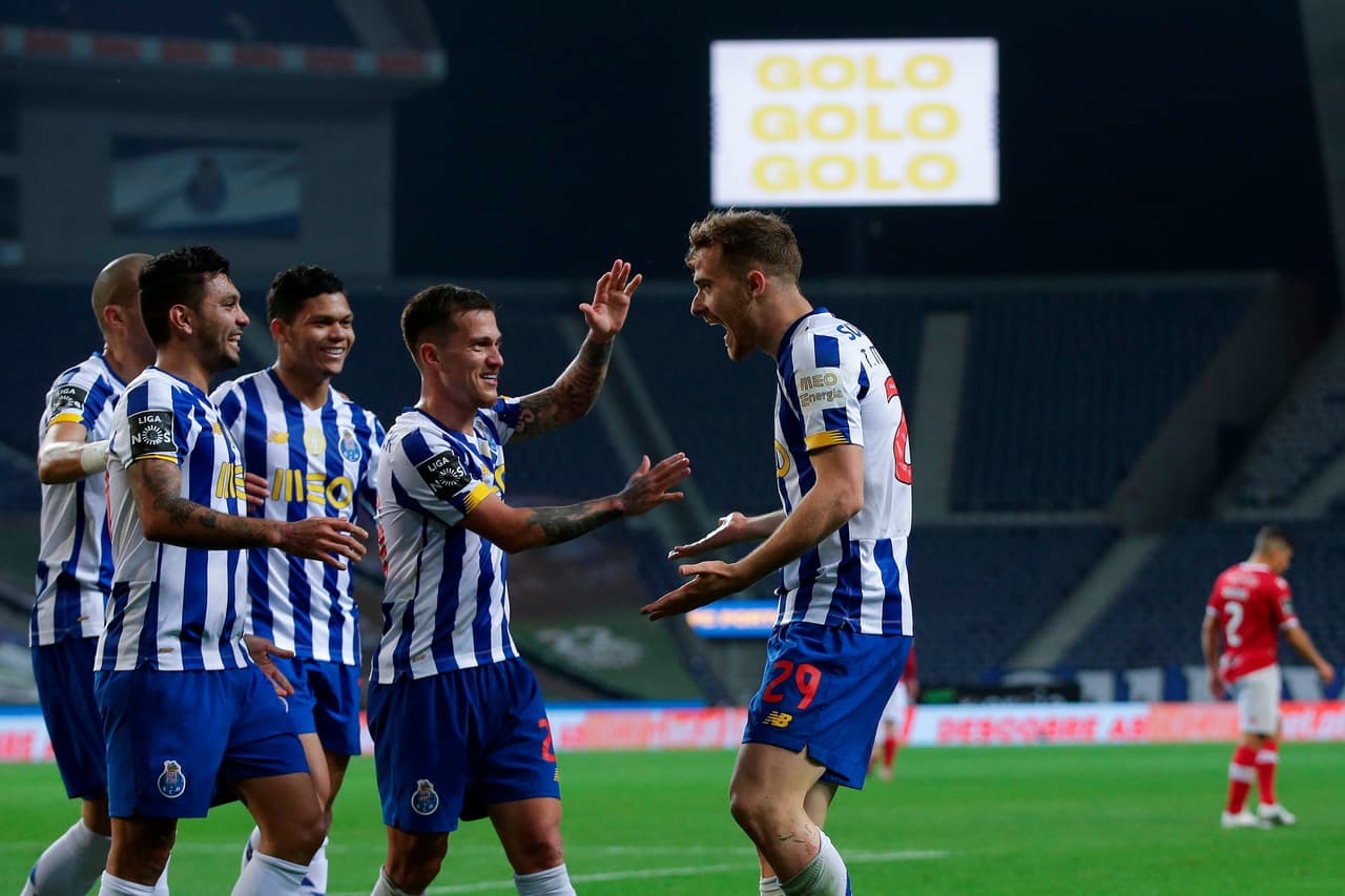 El centro del Tecatito lo conectó de cabeza Toni Martínez, quien había entrado al 86', para batir las redes visitantes y poner el 2-1 definitivo al 90+5'. Con el triunfo, Porto llegó a 57 puntos, a siete del líder Sporting Lisboa.