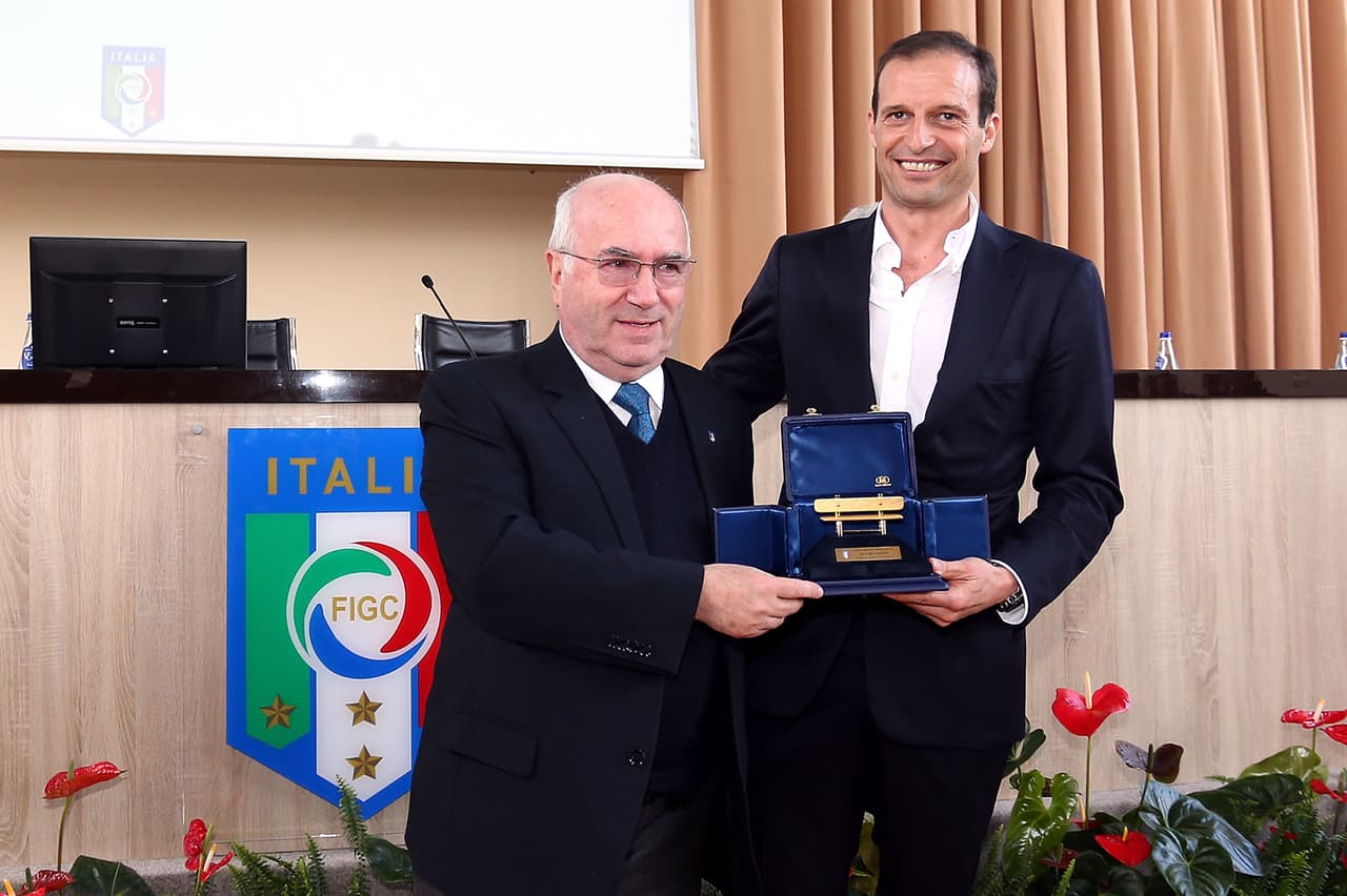 Allegri ha recibido el premio a "El Banquillo de Oro" como mejor estratega de la Serie A.