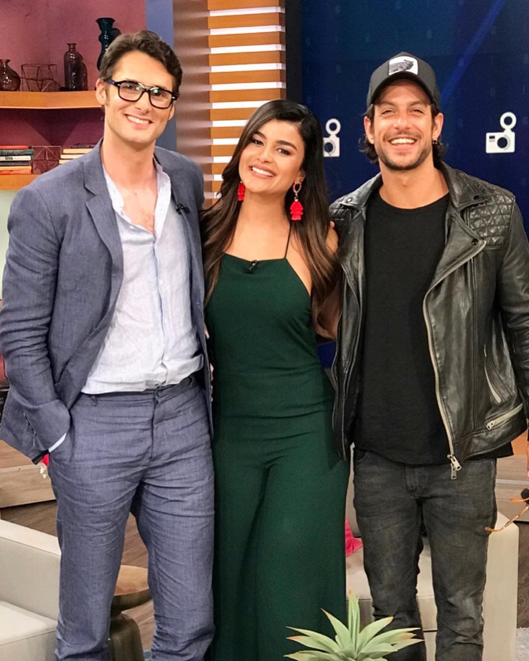 Clarissa quiso averiguarlo y se metió por unos instantes en el papel de Flor: "Clarissa y sus dos maridos ¡Imagínense tener dos maridos!", comentó emocionada al compartir esta imagen.