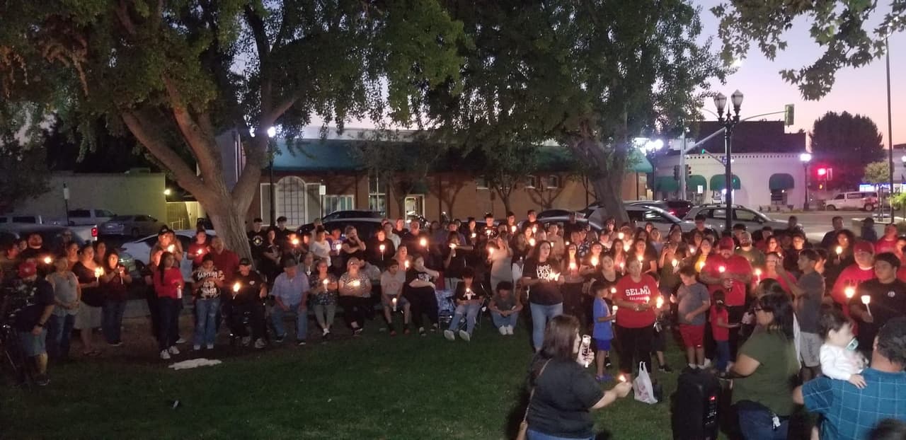 La gente se comenzó a reunir desde la tarde en el Parque Lincoln, de Selma.