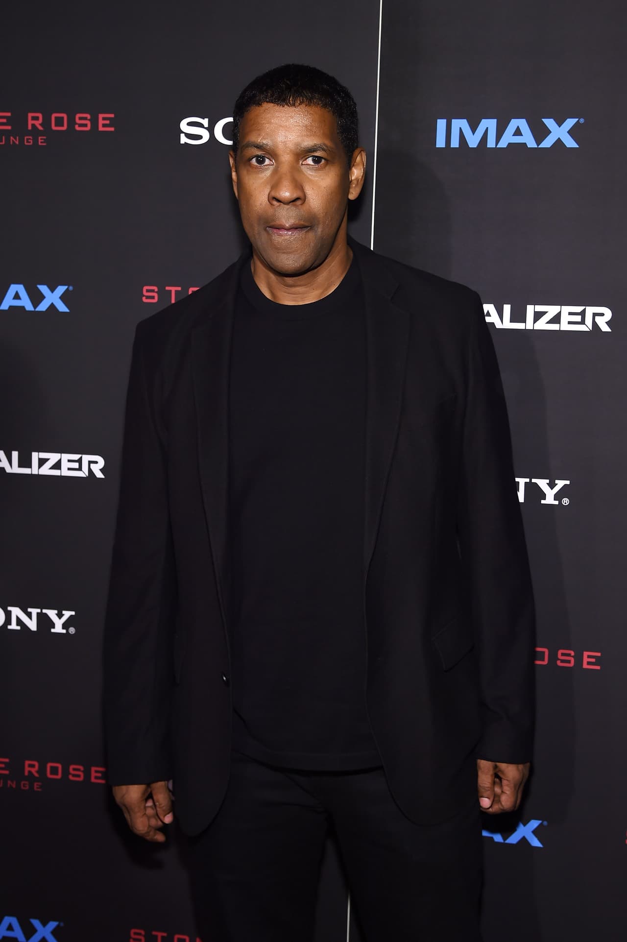 No sólo en la ficción hace escenas de acción: a Denzel Washington le agradaba la idea de también hacerlas en la vida real, pues quería ser ayudante de bombero.