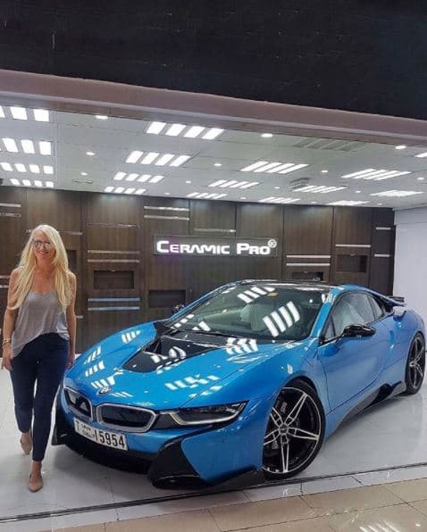 El BMW i8 era un auto de su propiedad, pero hace unas semanas decidió venderlo. El 
<b>deportivo híbrido de BMW</b> cuenta con un motor a combustión de 1.5 litros de 231 hp y un bloque eléctrico de 96kW con 131 hp.