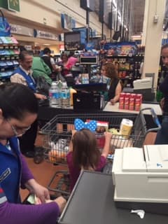 Según las proyecciones, la poderosa tormenta podría generar vientos sostenidos de casi 202 millas por hora (325 kilómetros).