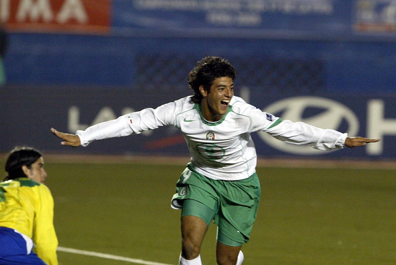 El Mundial Sub-17 fue el trampolín para que desde muy joven Vela fuera referente en 2005 y así Arsenal lo fichó, a pesar de que no pudo utilizarlo de inmediato y tuvo que esperar hasta 2007.