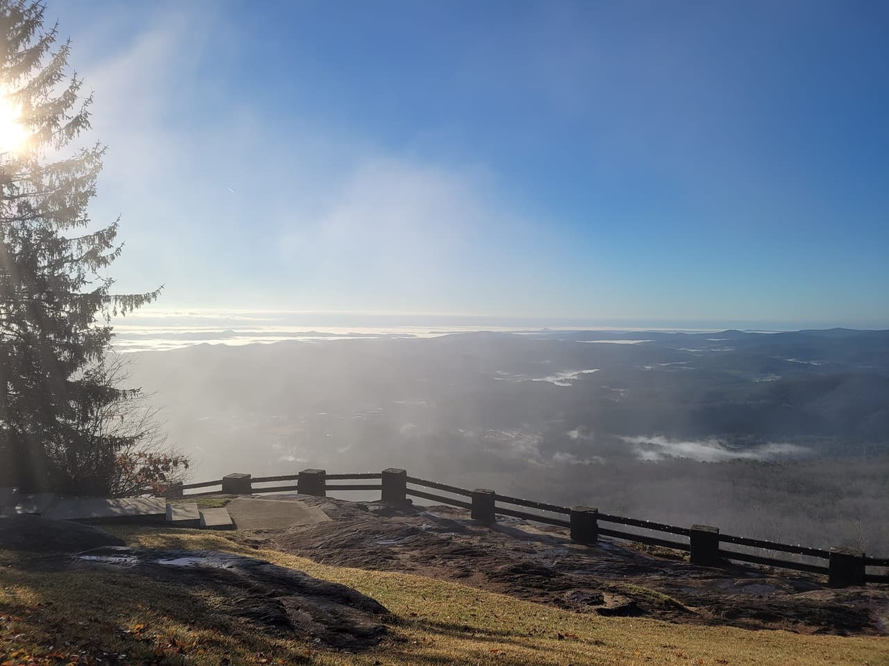 Conoce más sobre el parque, 
<b><a href="https://gastateparks.org/BlackRockMountain">aquí</a></b>.