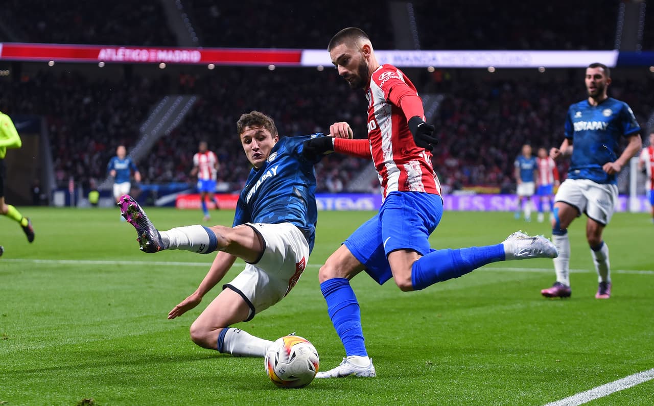 El Atlético de Madrid goleó al Alavés con sendos dobletes de Joao Félix y Luis Suárez.
