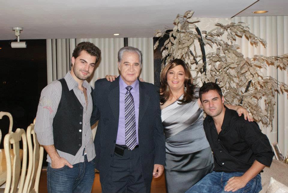 A pesar de que su situación es difícil, la familia no ha dejado de apoyarlo y siempre están al pendiente del actor.