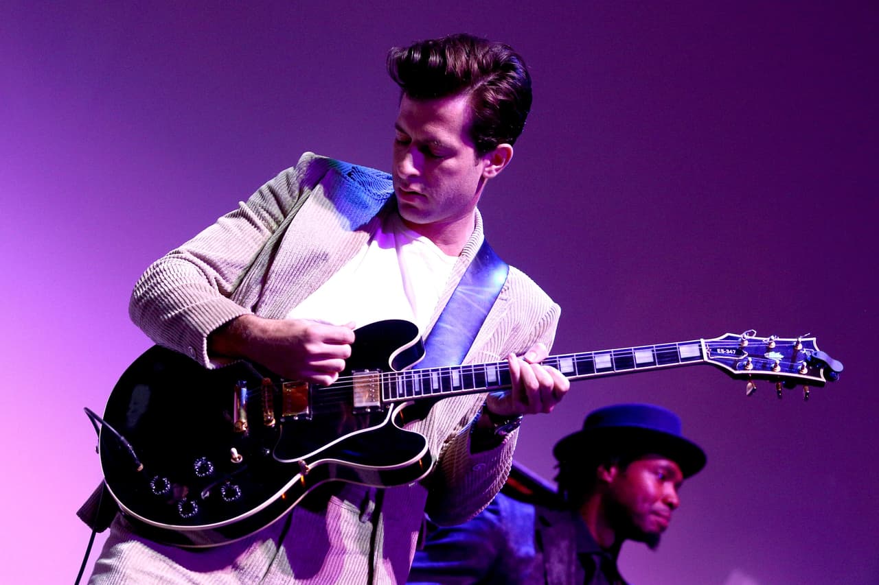 "Y eran básicamente como, 'Ok, Mark Ronson se identifica a sí mismo como 'sapiosexual', eso es genial'", continuó.