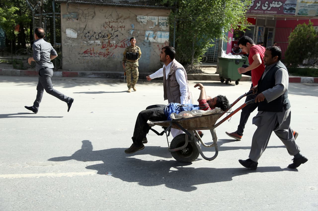 Según un balance del ministerio de Interior actualizado hacia mediodía, el doble atentado causó además 49 heridos.