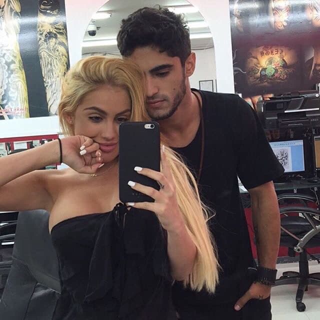 Ahora se les ve muy pegadito.