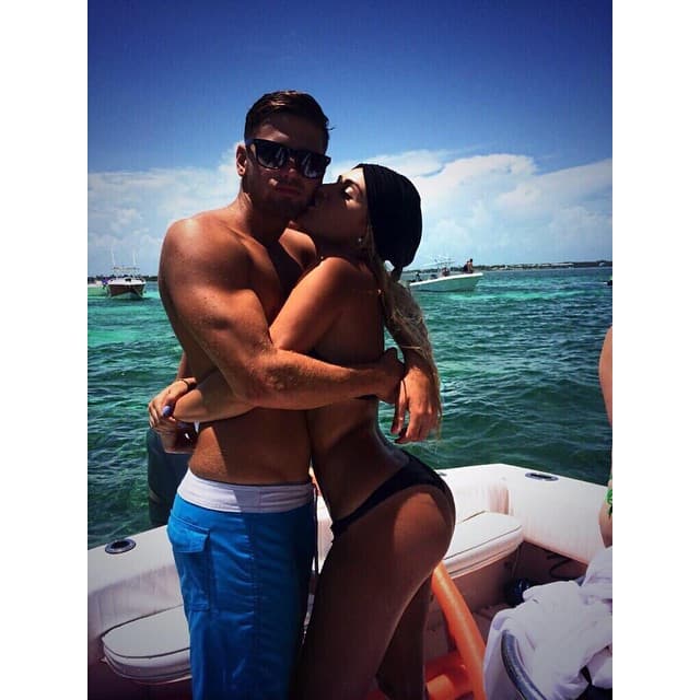 Lo mismo sucedió con las fotos en las que salía en los brazos de diferentes hombres.