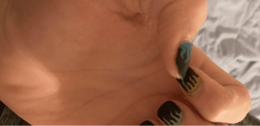 Más de 150,000 personas se solidarizan con estudiante de Clyde ISD, suspendido por usar esmalte de uñas