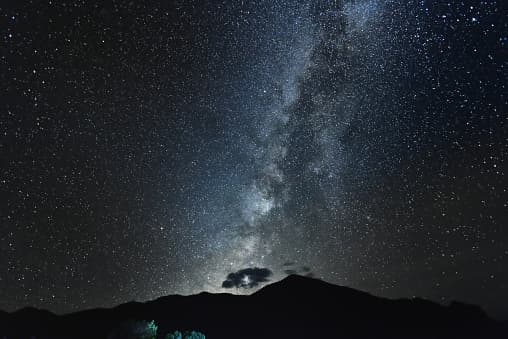 <b>Big Bend National Park</b>
<br>Suroeste de Texas 
<br>
<br>Además de ser hermoso durante el día, en la noche es todo un espectáculo. Este es uno de los parques en Texas. Así que es fácil ver estrellas fugaces y la Vía Láctea.