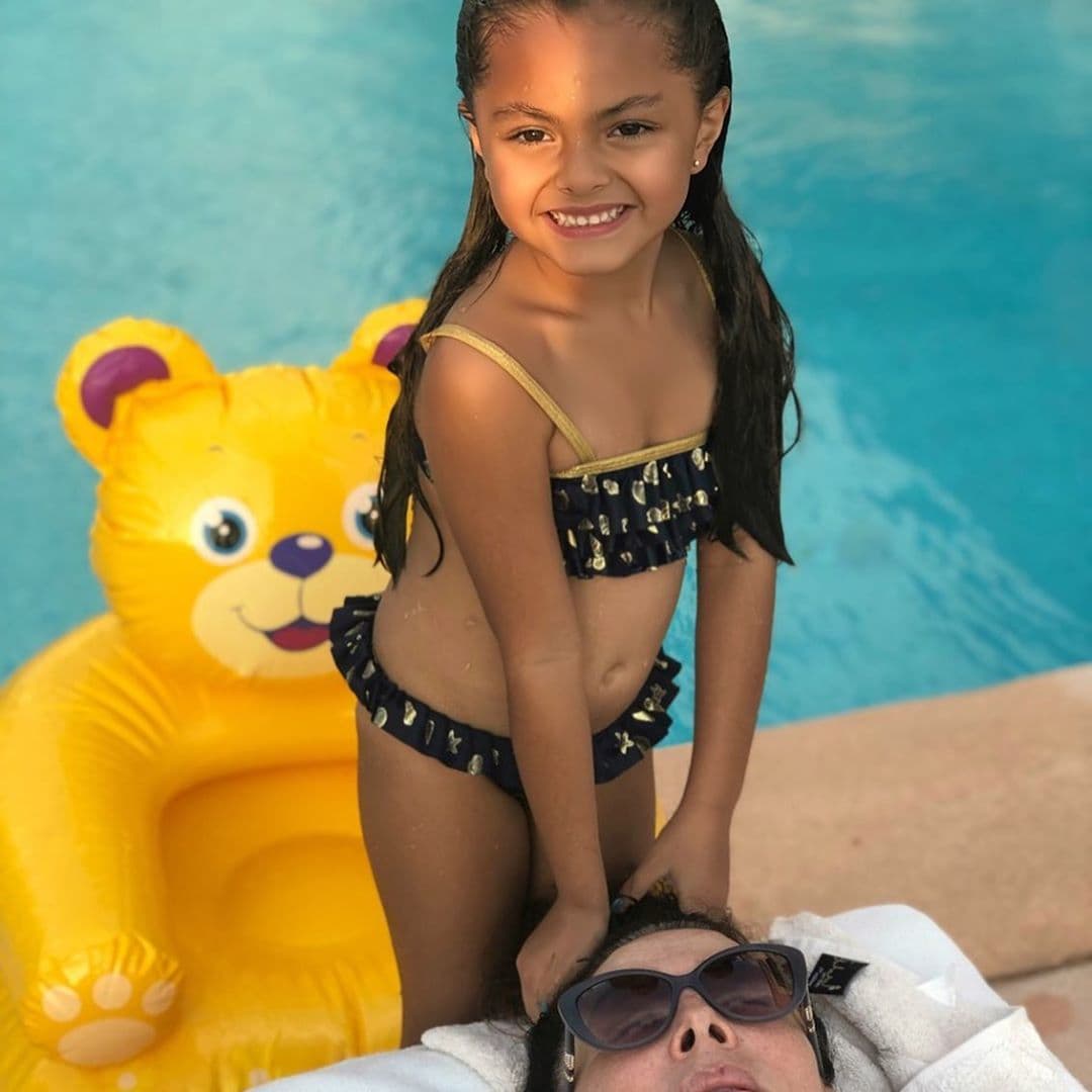 Sin embargo, el pasado lunes 7 de octubre Verónica apareció en un par de fotografías 
<b>al lado de su nieta Rafaela</b>, quien está en México visitándola.