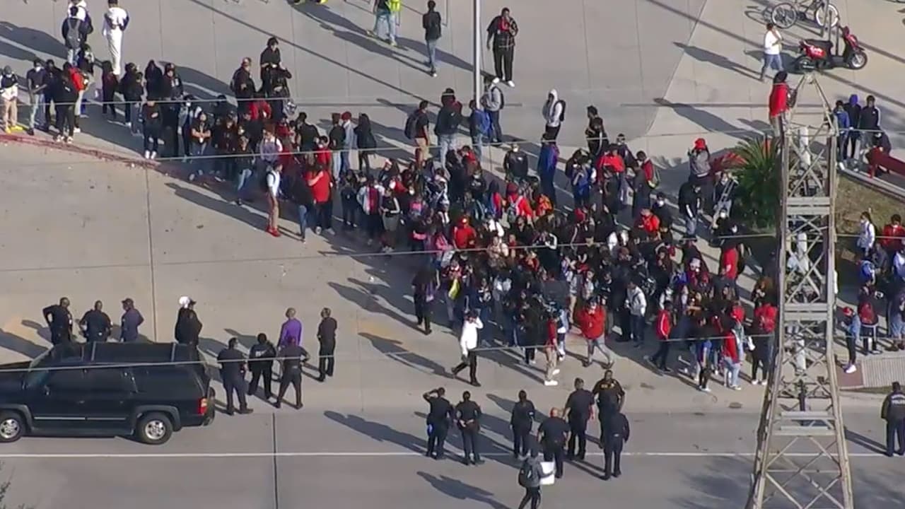 "Estamos protestando porque se supone que venimos a estudiar no a hacer otras cosas mal", indicó Naraly Aguilar.