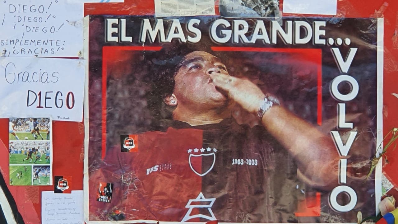 Luego de su paso por el Sevilla, Diego Armando llegó al Newell's Old Boys.