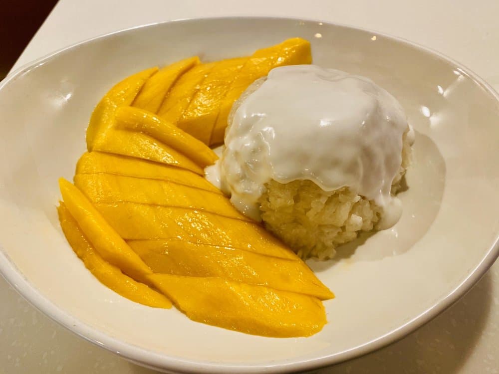 El restaurant
<b>Sweet Rice de Gardena</b> se posiciona en el lugar número 8 del listado. Los comentarios indican que si visitas este lugar, no debes pasar por alto este postre, Mango Sticky Rice, el cual te hará regresar.