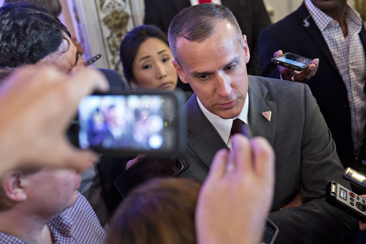 Director de la campaña de Trump es arrestado por agredir a una reportera