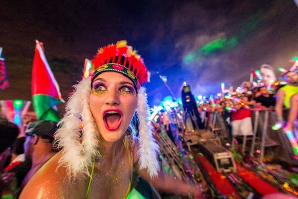 Se acerca el verano y muchos se preparan para los grandes festivales musicales de la temporada. En California, Coachella domina la taquilla, pero 'The Tomorrow World Electronic Music' parece ser una fuerte competidor. Te compartimos algunas fotos del festival de música electrónica durante su última edición en Chattahoochee Hills. La fiesta reunió a los mejores Dj’s y atrajo público de cada rincón del planeta. ¿Crees que este festival sea mejor que el del Valle de Indio?