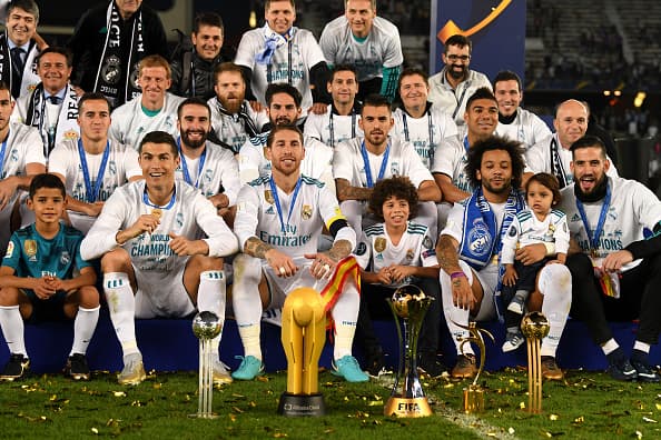 Algunos jugadores del Real Madrid posaron junto a sus hijos durante la celebración del título.