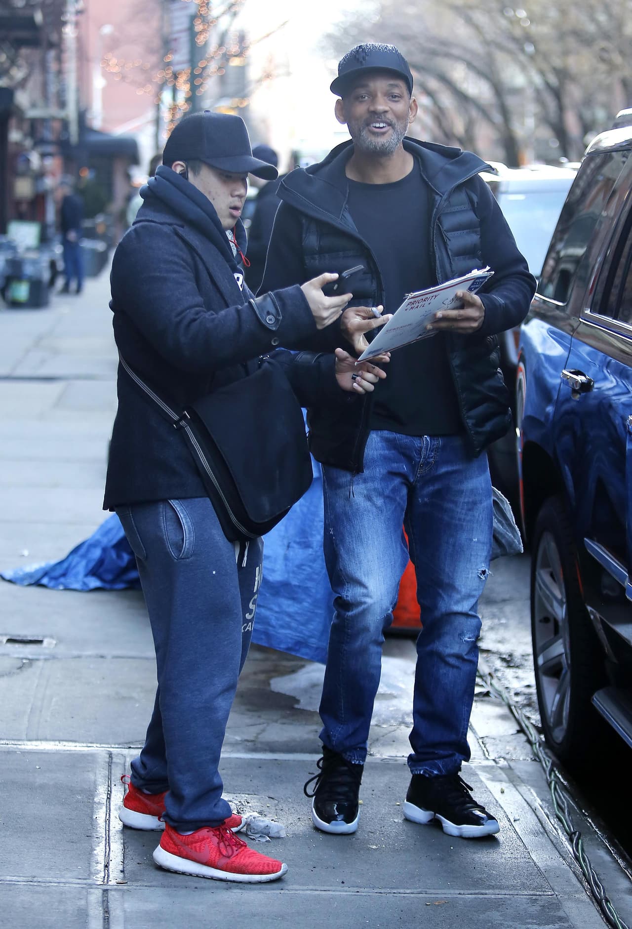 Repartió autógrafos.