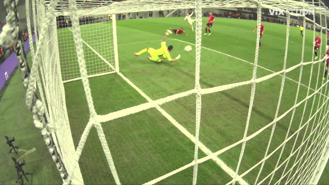 ¡Impasable! Strakosha le baja la cortina a Inglaterra en doble ocasión