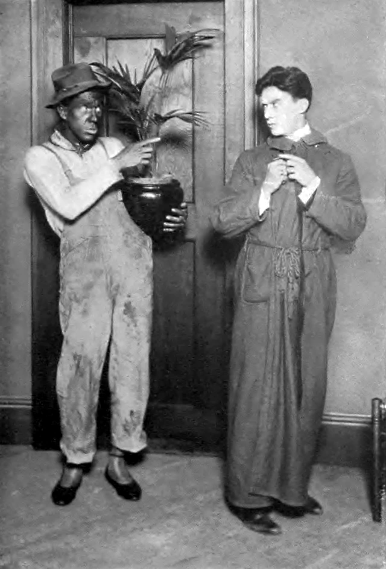 Ya en el siglo XX, el 
<i>blackface</i> pasó de los escenarios a estar en TV y películas. Esa forma grotesca y deformada de mostrar a los negros y a su cultura del blackface, colocaba a los blancos como la antítesis de todas esas características negativas. "Tales imágenes han sido usadas para reforzar nociones de superioridad blanca y inferioridad negra", señala a Univision Noticias 
<b><a href="http://stonecenter.web.unc.edu/about-us/staff-advisory-board/joseph-jordan-director/" target="_blank">Joseph Jordan</a></b>, director del Centro de Piedra Sonja Haynes Stone para la Cultura e Historia Negras de la Universidad de Carolina del Norte en Chapel Hill.