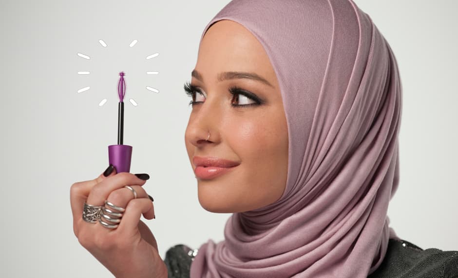 El nuevo rostro de CoverGirl lleva un velo