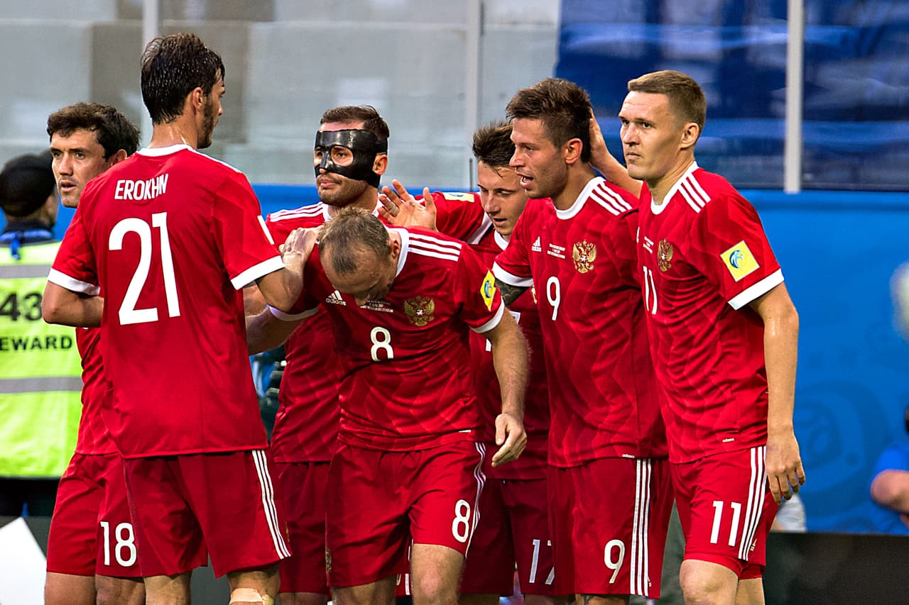 La alegría se reflejó en el rostro de los rusos que llegaban con la obligación de empezar ganando.