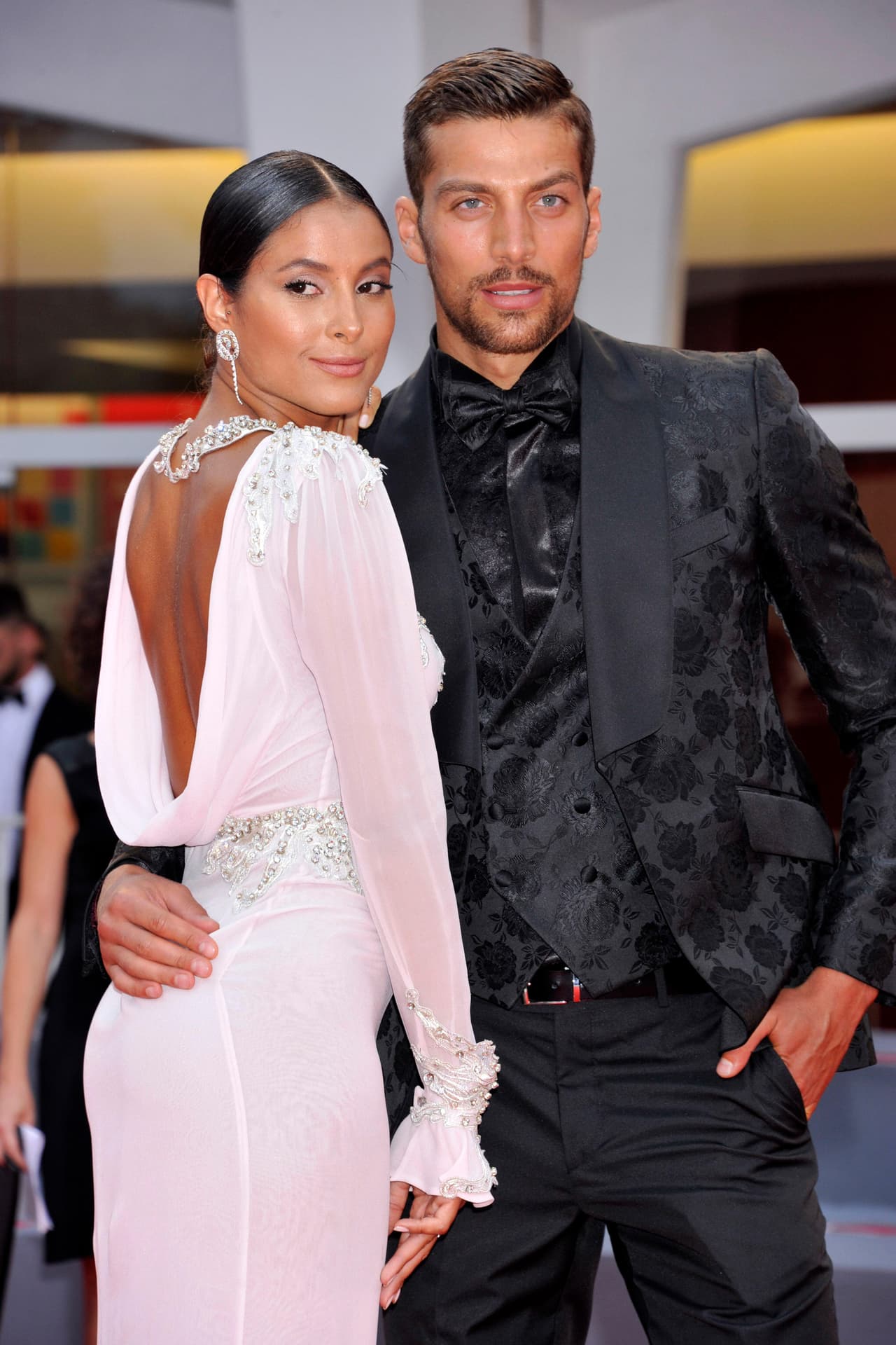 En la vida real el actor italiano también es supermodelo y, en 2018, su novia era la modelo y actriz Mariana Rodríguez.