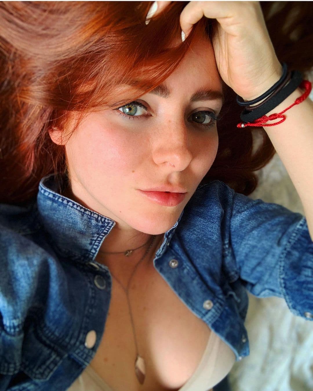 Ante ello, la actriz de 'La doble vida de Estela Carrillo' publicó en las historias del perfil social una serie de videos mostrando su postura con la intención de aclarar la situación.