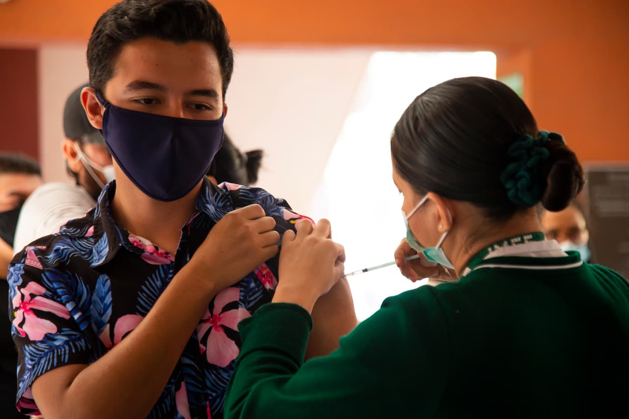 EEUU vacuna a mexicanos residentes en las ciudades fronterizas en las garitas