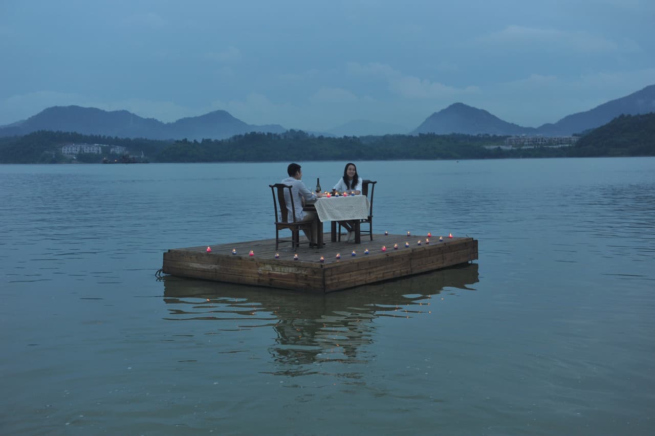 Esta diseñado especialmente para parejas y lo ideal es cenar al atardecer.