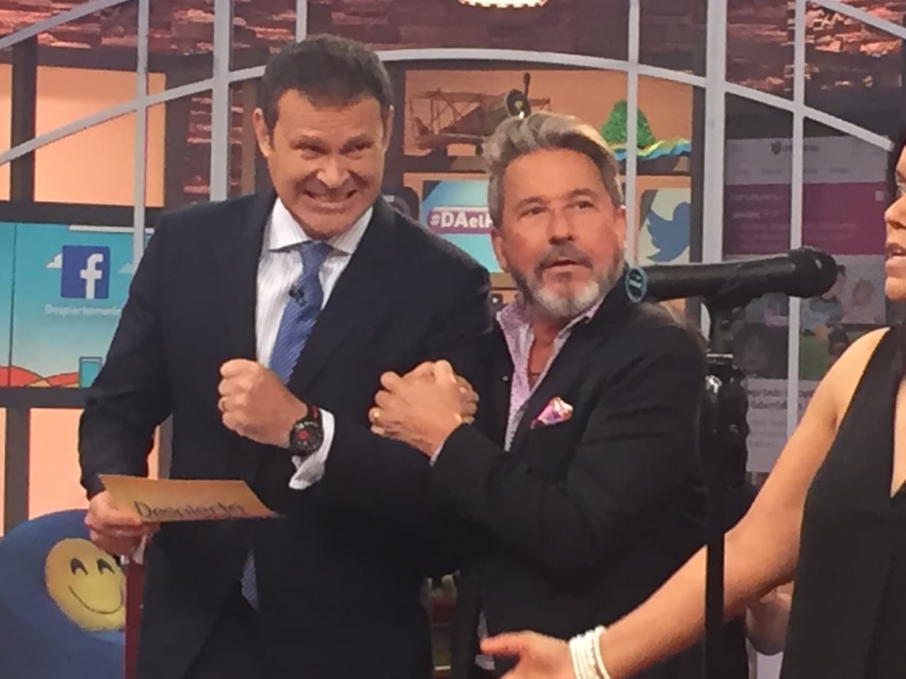 Mira la cara de Alan y Ricardo Montaner al escuchar a la participante.