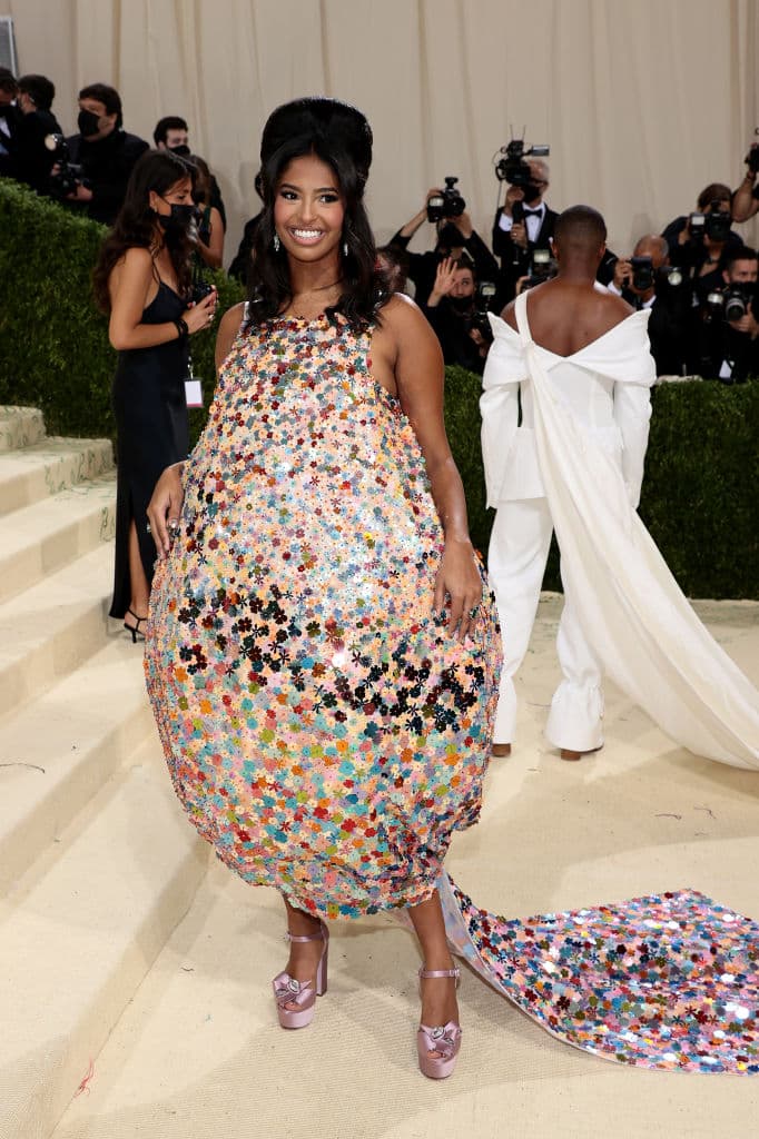 Natalia Bryant, hija de Kobe Bryant, también inundó de ternura la pasarela del MET Gala y causó impacto.