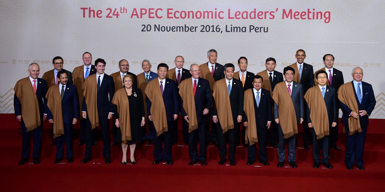 Encuentro de Barack Obama con mandatarios y asistentes a la cumbre APEC 2016, Lima, Peru.
