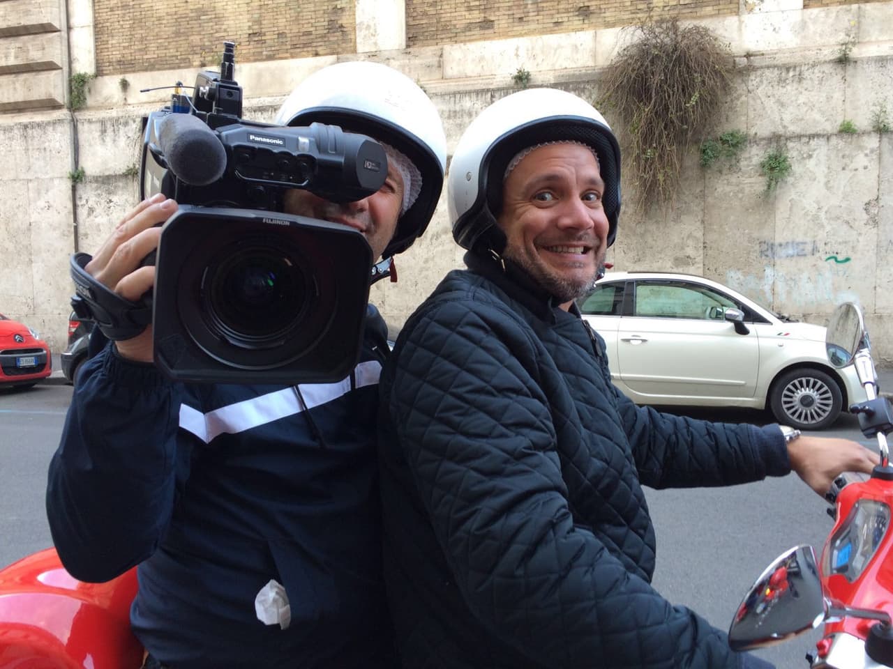 Las cámaras de Despierta América siguiendo a Maity en su camino.