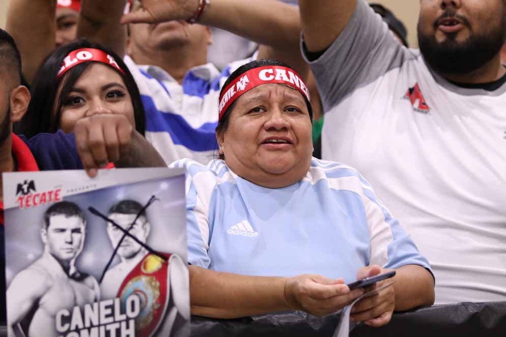 Los fans atentos a sus palabras...
