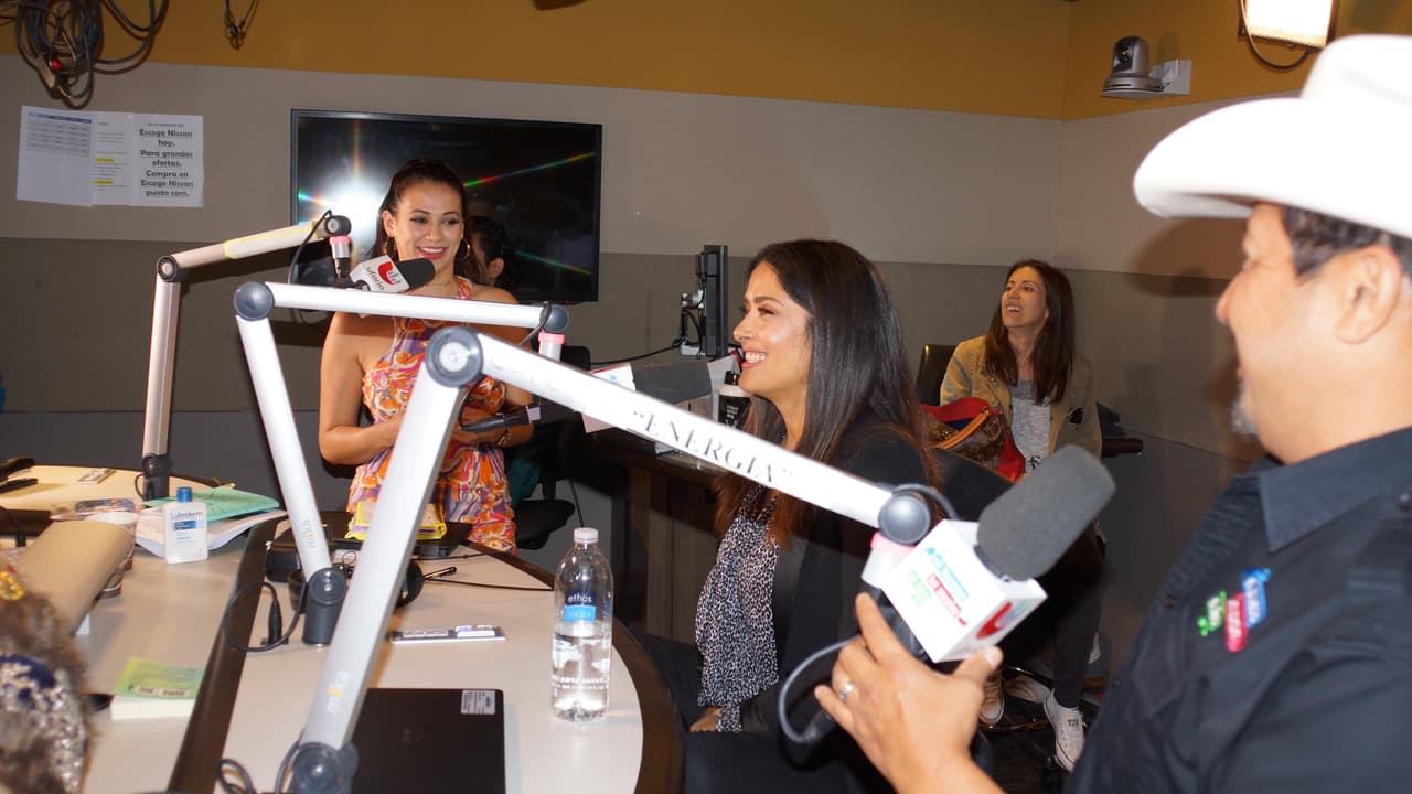 Así fue la divertida entrevista de 'El Bueno, La Mala y El Feo' con Salma Hayek.