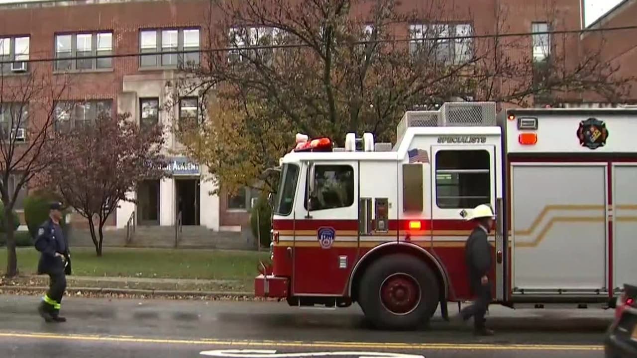 Cuatro estudiantes sufren quemaduras haciendo un experimento en una escuela de Nueva York